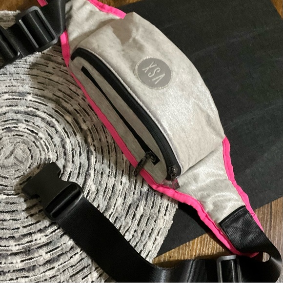 Victoria Secrets NWOT Vintage Womens Fanny Waist Pack - Picture 4 of 6